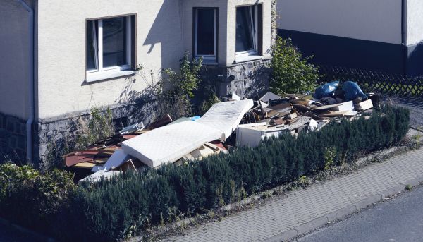 Yard Junk Removal in Lynnwood